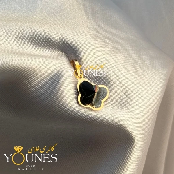 تصویر دوم آویز طلا سواروسکی پروانه ای مشکی